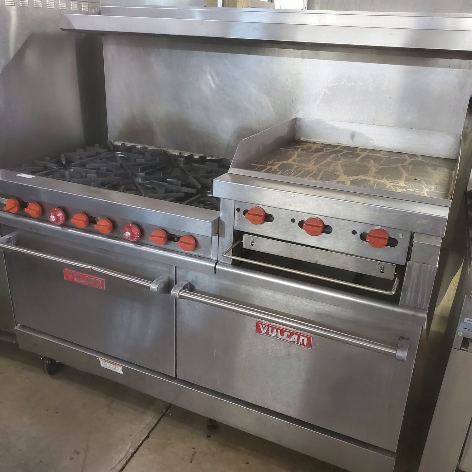 6 BURNER w/ RAISED GRIDDLE